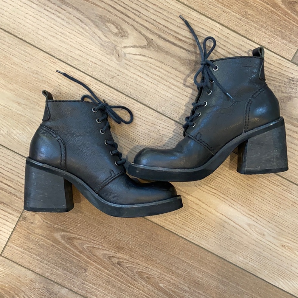 MIA chunky heel vintage Y2K lace up ankle boots